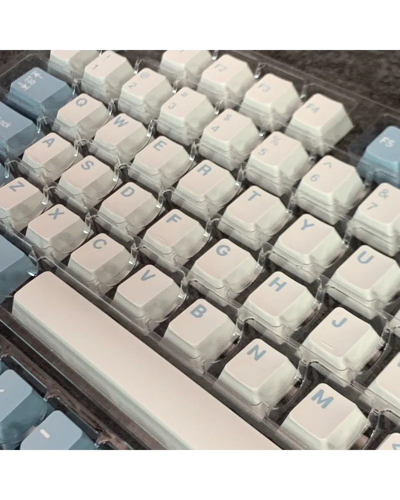 The original height of the keycap is engraved small, and the full set of 170-key PBT materials is suitable for white