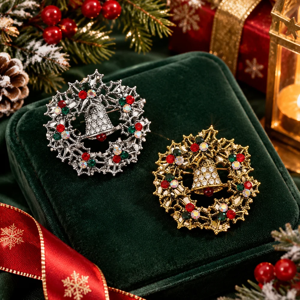 Vintage Christmas Wreath Bell Brooch for Women Antique Tone Crystal Xmas Holly Wreath Pin Winter Holiday Party Clothing Gift