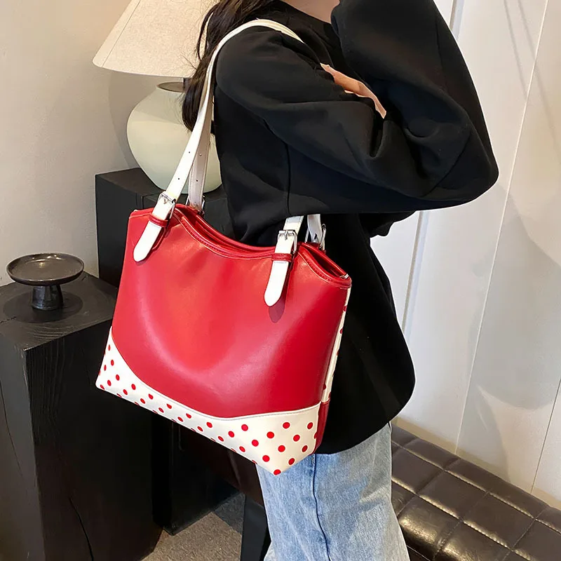 Retro Contrast Wave Portable Underarm Bag Ladies 2024 New Summer Niche Design Large Capacity Tote Bag