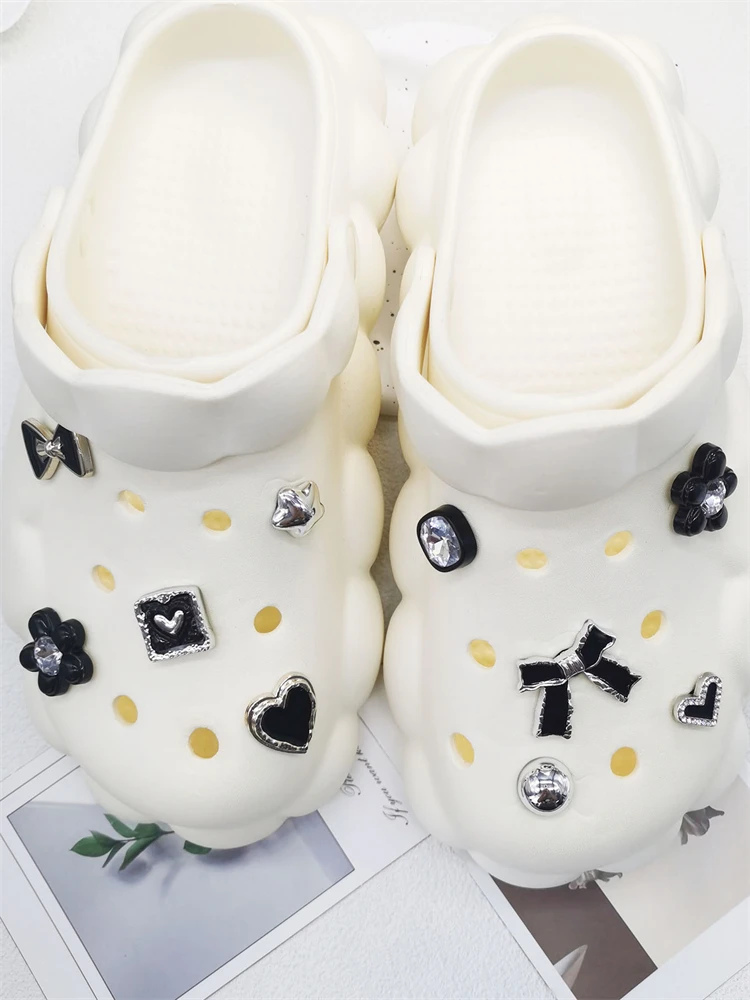 10 Stück Schuh-Charms ABS Dekorationen Zubehör DIY Clog-Schnallen 2024 Beliebtes Schleifendesign Strass Blumenmuster Passend für Damen-Strandsandalen – Detail 6