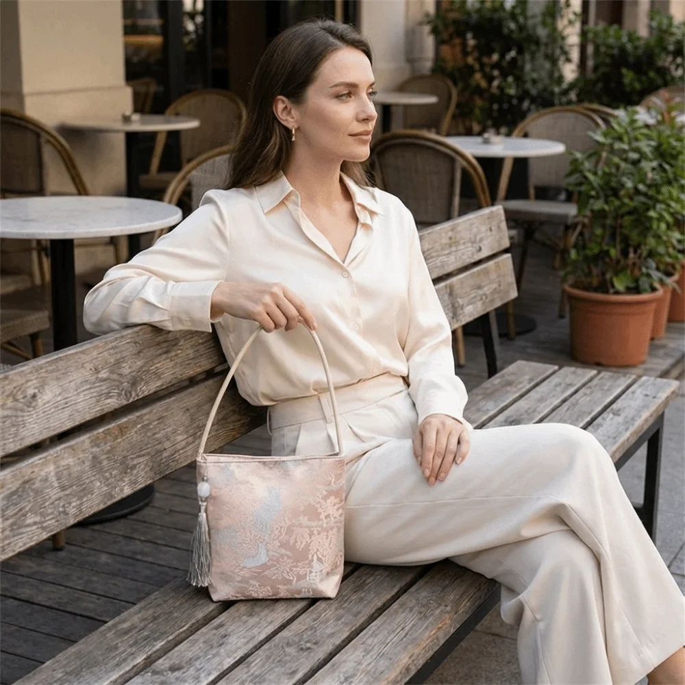 

Retro New Chinese Style Handbag Lightweight Zipper Closure Retro Shoulder Bag Large Capacity Tassel Elegant Underarm Bag Casual