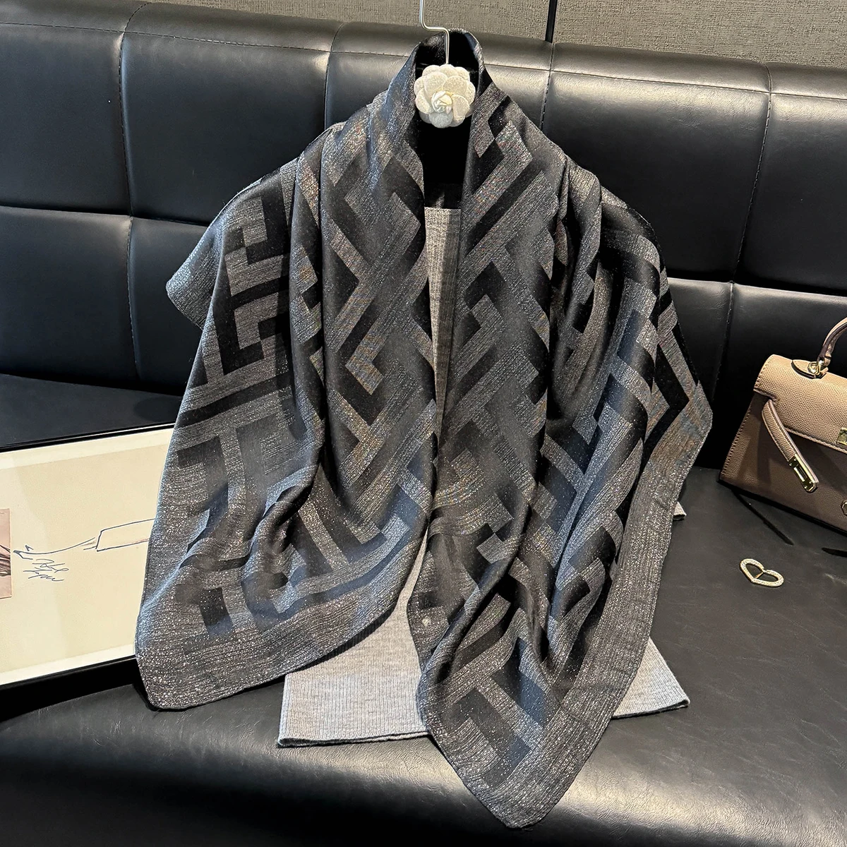 

Новейший женский шелковистый платок, шаль Bufanda, модный жаккардовый шарф, этнические дорожные шарфы с принтом, декоративная защита от солнца