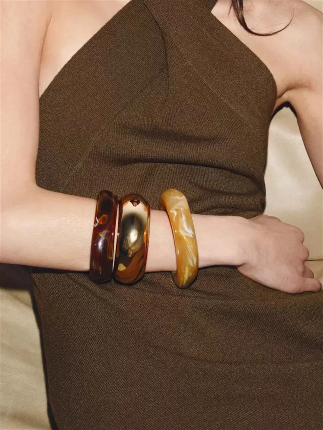HUANZHI 3Piece Vintage Brown Geometric Resin Bracelet Set Exaggerated Different Shapes Wide Thick Stacked Wear Jewelry - view 4