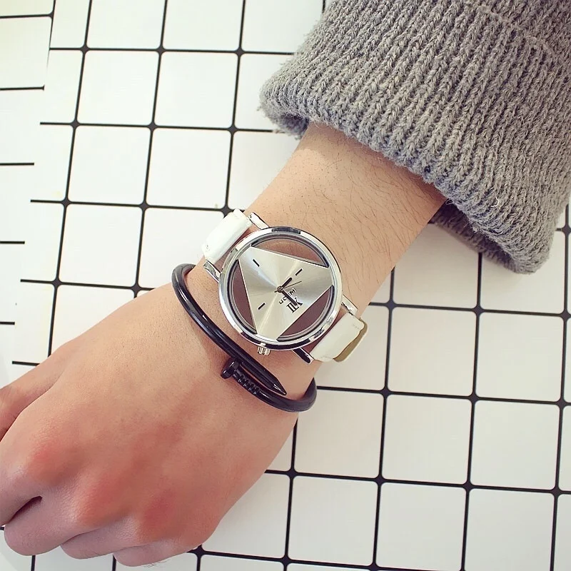 Orologio da polso con quadrante triangolare alla moda semplice dal design cavo Orologio da polso di lusso da donna al quarzo Orologi in pelle alla moda e causali