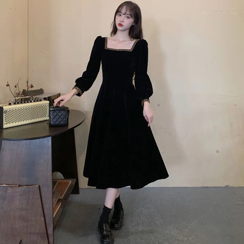 New Women Retro Style Designer Golden Edged Velvet Banquet Dress Hot Sale Autumn Lady Chic Luxury Square Neck Long Sleeves Dress
