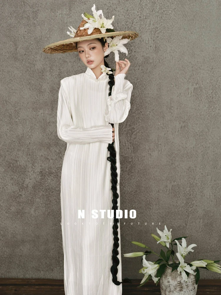 

Новинка 2026: Женский модный костюм для фотостудии в китайском традиционном стиле с зонтом, создающий атмосферу холодных тонов для художественных фотосессий