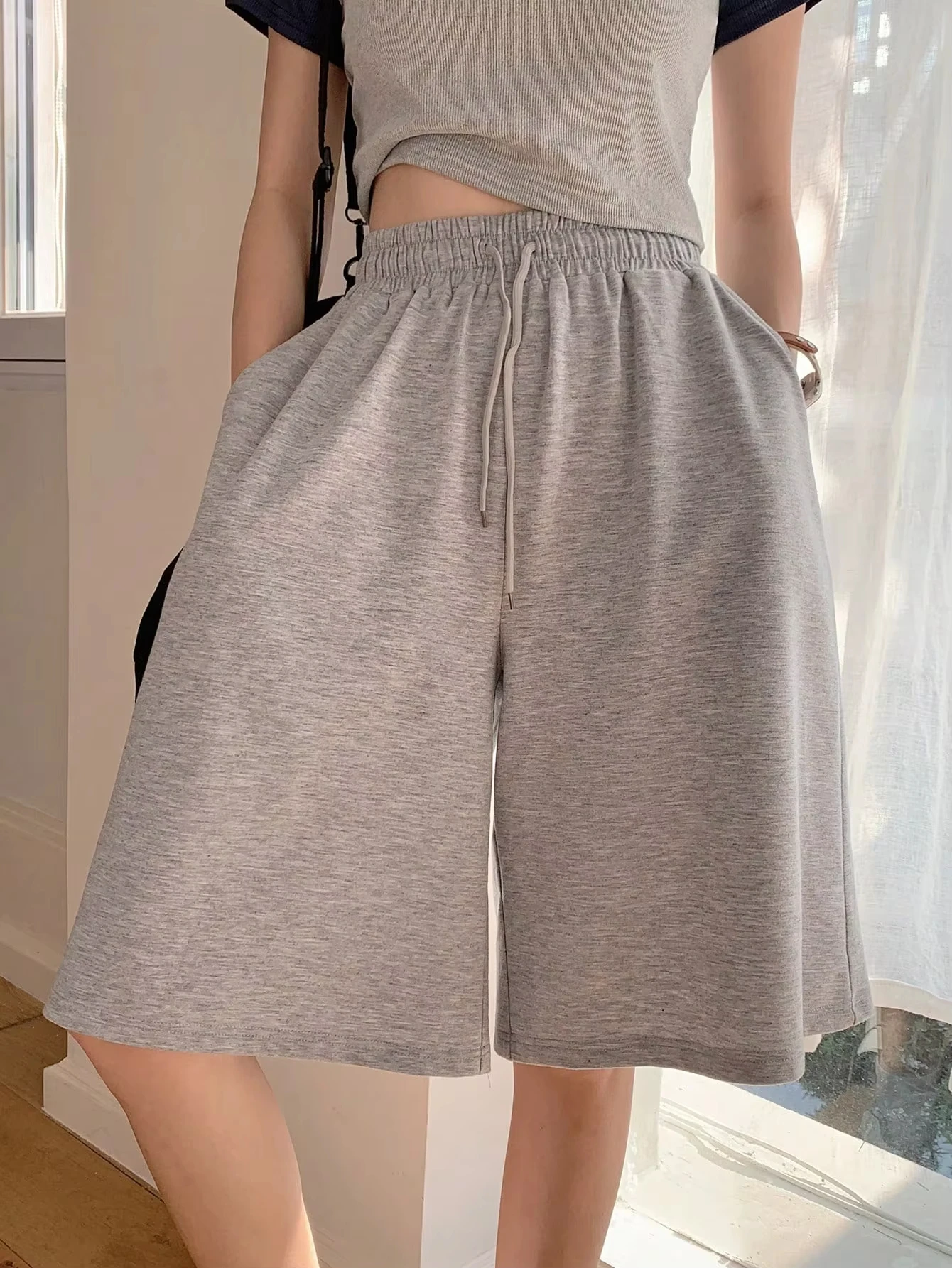 شورت نسائي كاجوال فضفاض للموسم بلون سادة وجيب مائل شورت رياضي من القطن الخالص ملابس الشارع الشهير سروال قصير للنساء