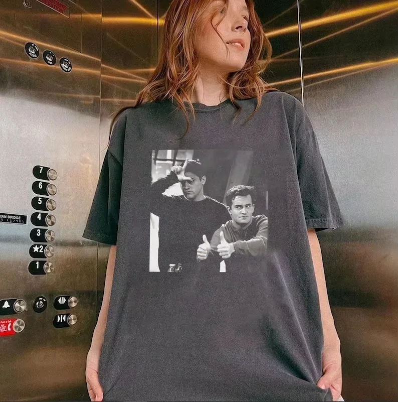 Comfortable Color Series Friends TV Drama Pattern Center Cafe Help Casual Round Neck Short Sleeve Street Fashion Tops Clothing
