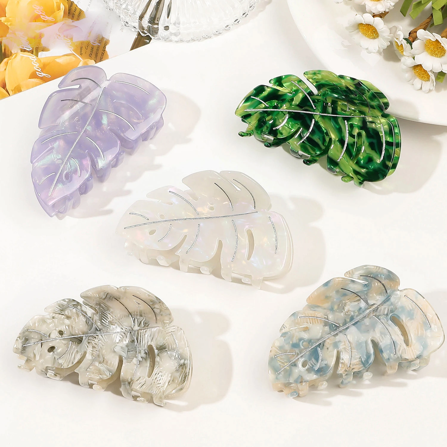 

1 Pcs Green Leaf Shape Big Hair Claw Clips,3.7 Inch Nonslip Hair Grip for Women Girls Thin Hair,Strong Hold Hair Accessories