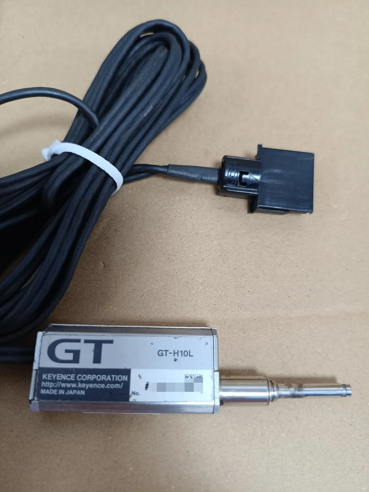 Laser sensor KEYENCE GT-H10L does not include good or bad