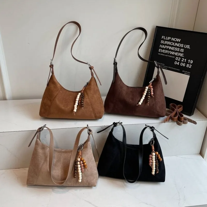 

Elegant Retro Crossbody Tote Leather Large Capacity Also Functions As A Vintage Inspired And Practical Diaper Bag