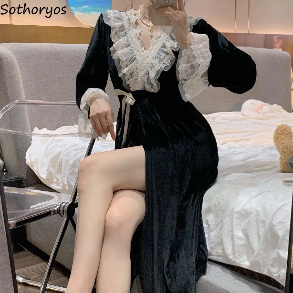 Black Velvet Nightgowns Women Autumn Lovely Girlish Home Long Sleeve Sleepwear Vintage Lace Charming Stylish Classy Nightdress