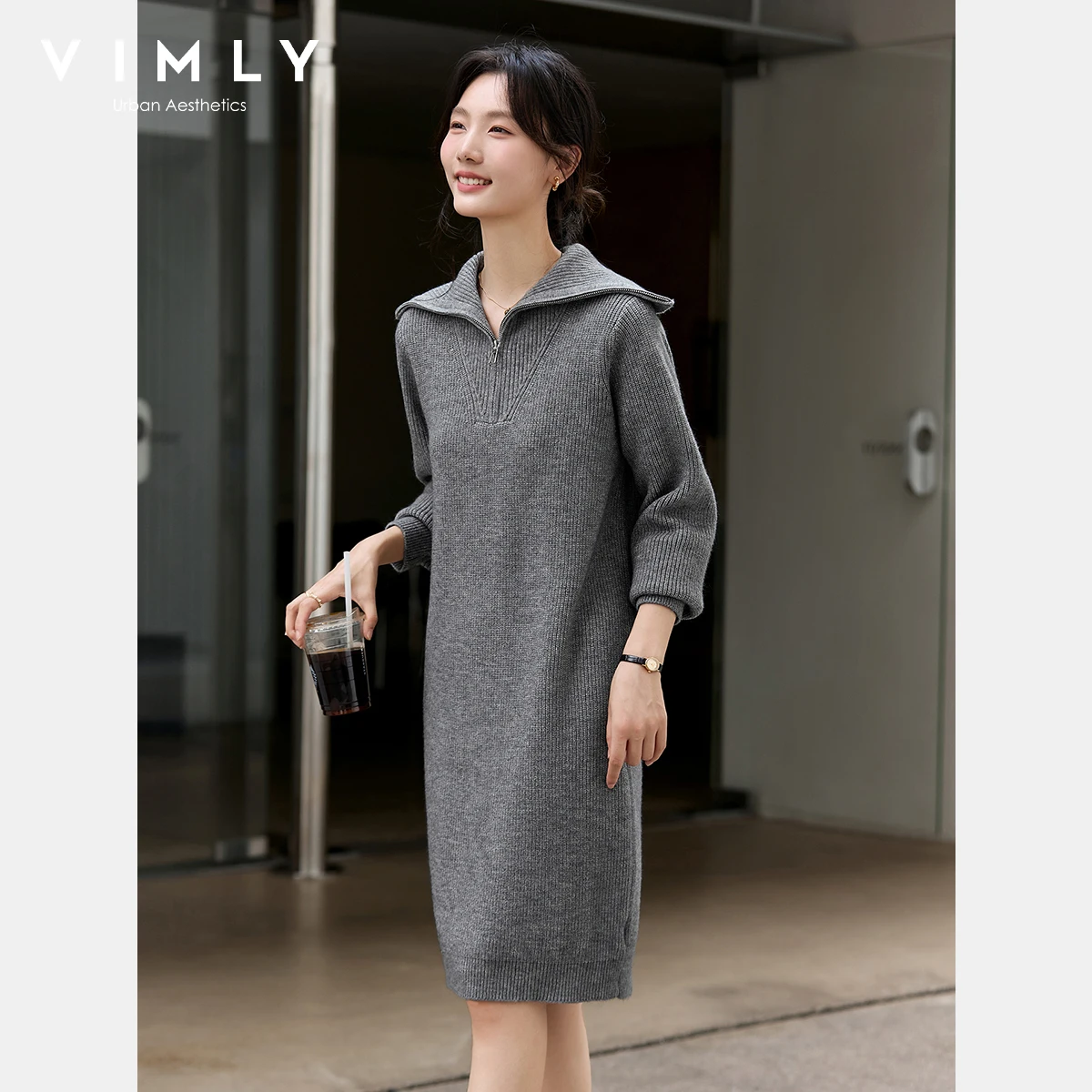 VIMLY ชุดเดรสไหมพรมผู้หญิงสีเทาแบบซิปครึ่งตัว สไตล์ลำลอง สำหรับฤดูใบไม้ร่วง 2025 รุ่นใหม่ ปกเสื้อพับได้ แขนยาว ความยาวปานกลาง ชุดเดรสไหมพรมผู้หญิง รุ่น 75193