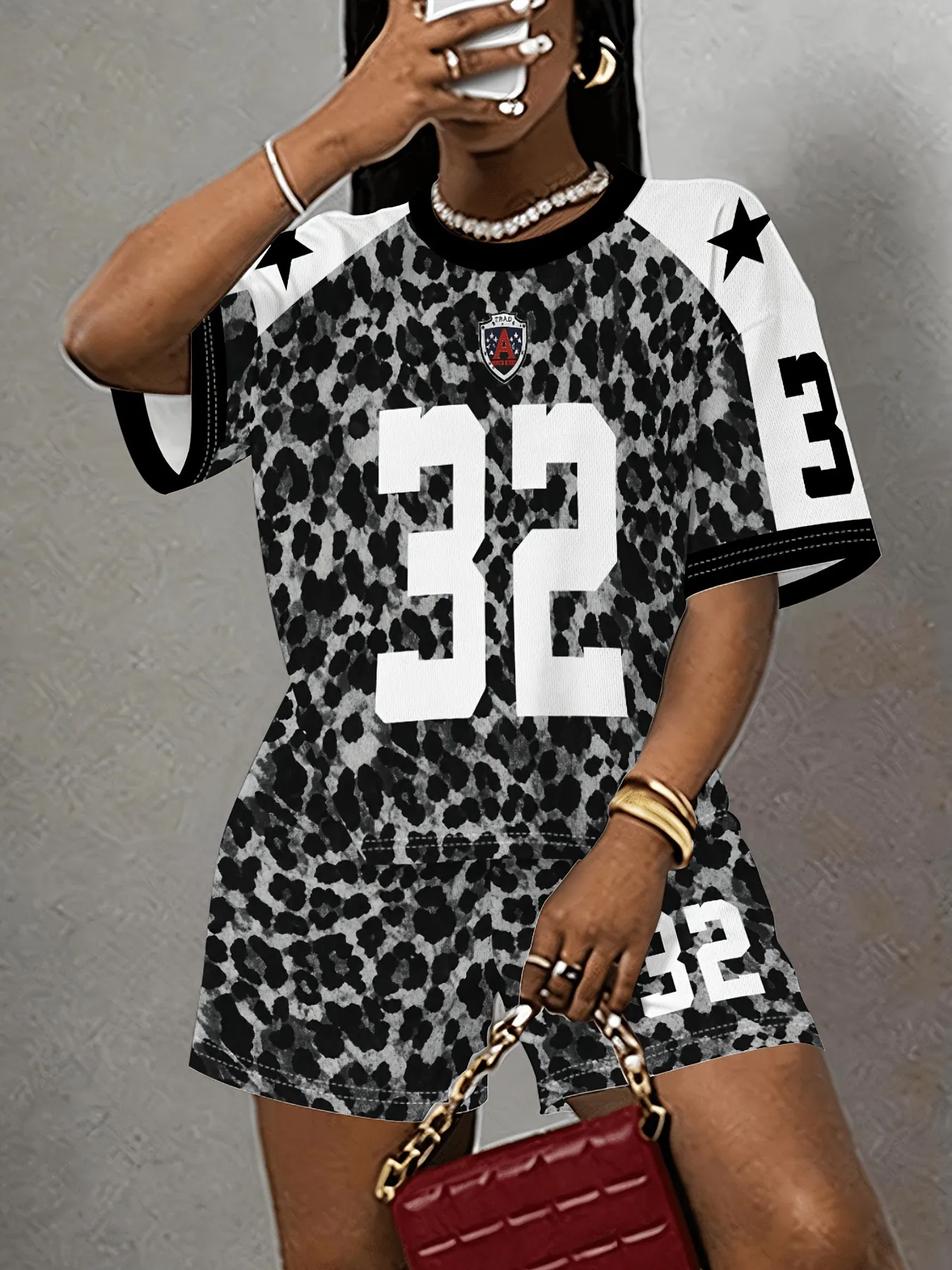 Summer women's suit with digital leopard print lightweight breathable casual and fashionable streetwear clothing