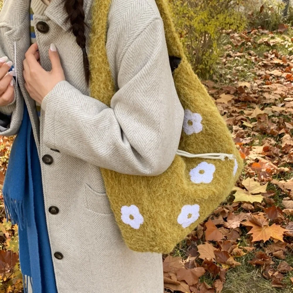 

Material Shoulder Bag Shoulder Strap Tote Style Flower Embroidered Bag Embroidered Design Floral Pattern Literary Tote Bag