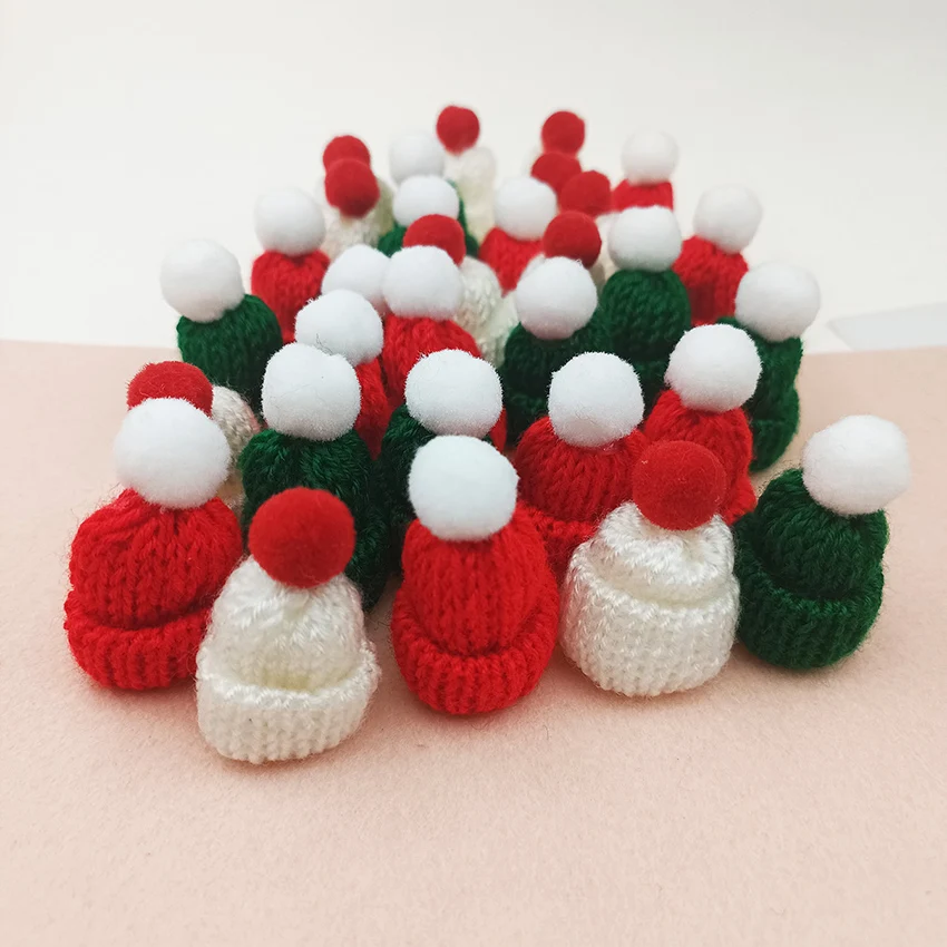 30 Stück Mini-Weihnachtsmützen-Applikationen 3,5x4,5CM Mehrfarbig DIY Haarspangen Kleidung Kopfbedeckung Taschendekoration Aufnäher für Kreatives Basteln – Detail 4
