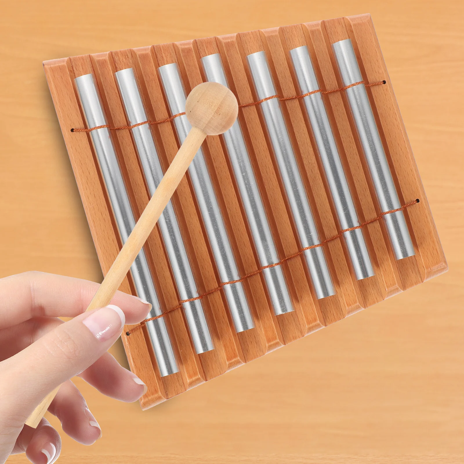 Zestaw instrumentów muzycznych dla dzieci do klasy: dzwonki ręczne, dzwonki wietrzne, instrumenty perkusyjne, drewniane.