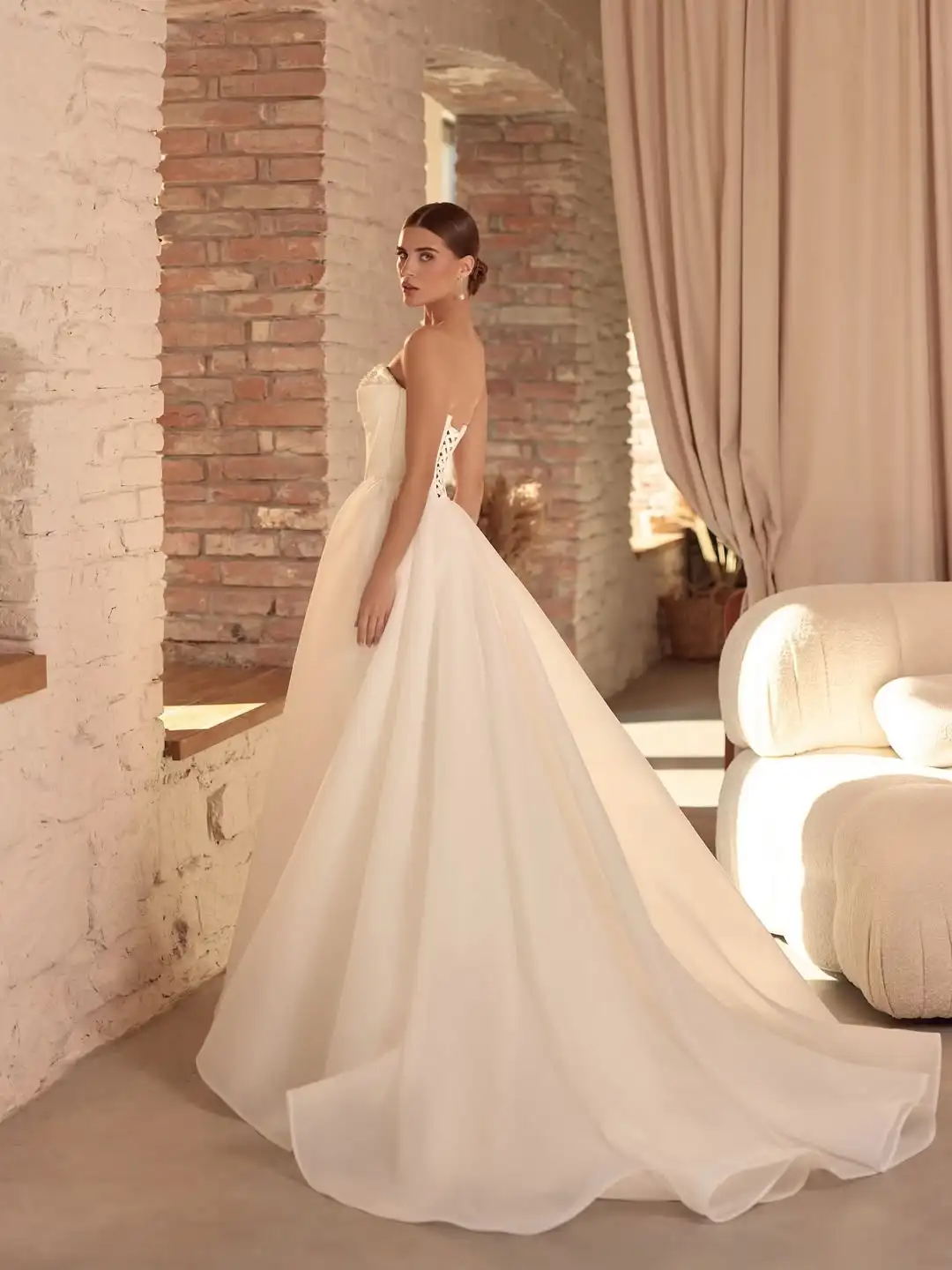 Customized Beach Wedding Dresses Puff Detachable Sleeves Long Bride Dress Strapless Beading Pearls Bridal Gowns vestido de novia