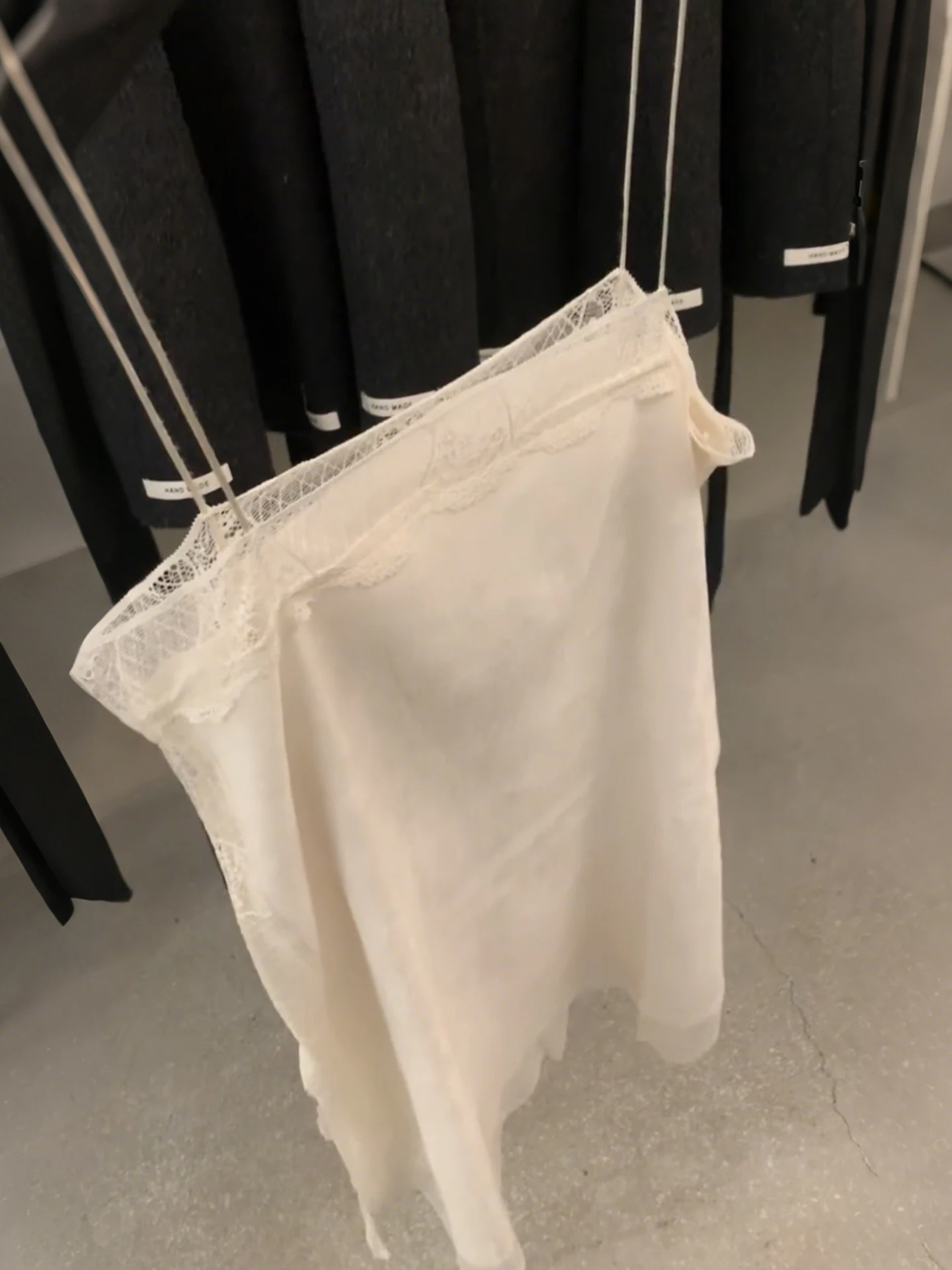 

Белый кружевной жилет с поясом, облегающий, сексуальный, для ношения под одеждой, в стиле французского кэжуал, из полиэфирного волокна, однотонный