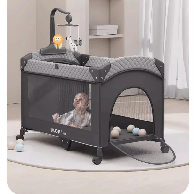 Nieuwe babyluiertafel, beweegbaar gesplitst groot bed, opvouwbaar babybedje, draagbaar pasgeboren nachtkastje, babyschommelbed