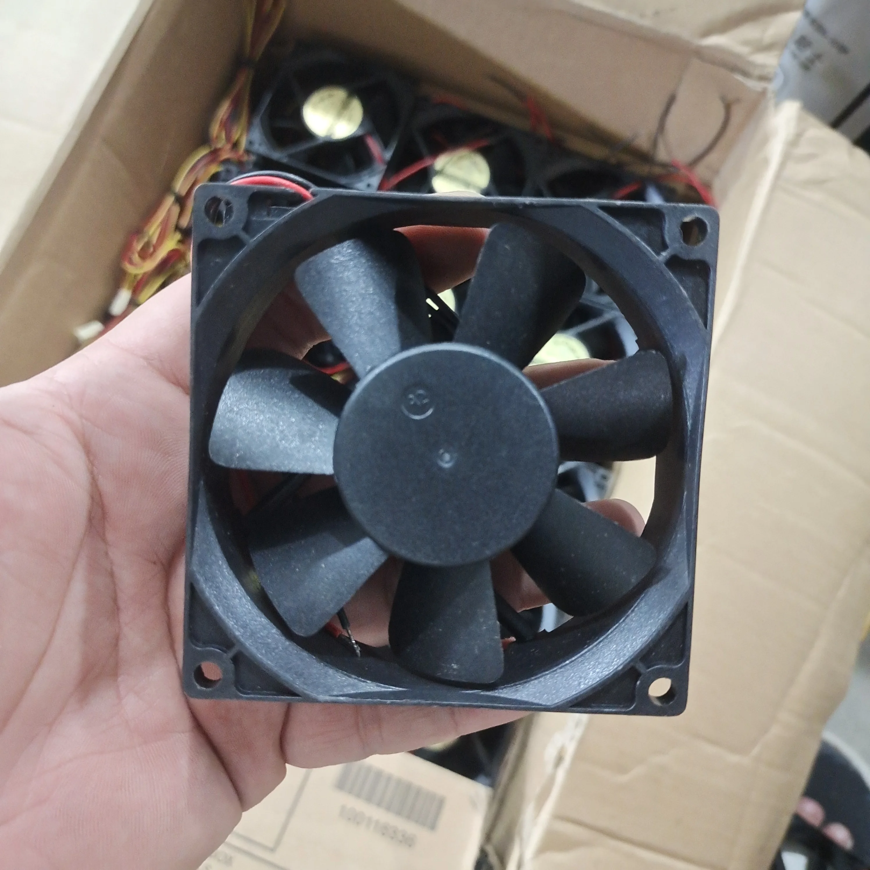 ADDA AD0805MB-A71GL DC 5V 0.25A 80x80x25mm 2-Wire Server Cooling Fan