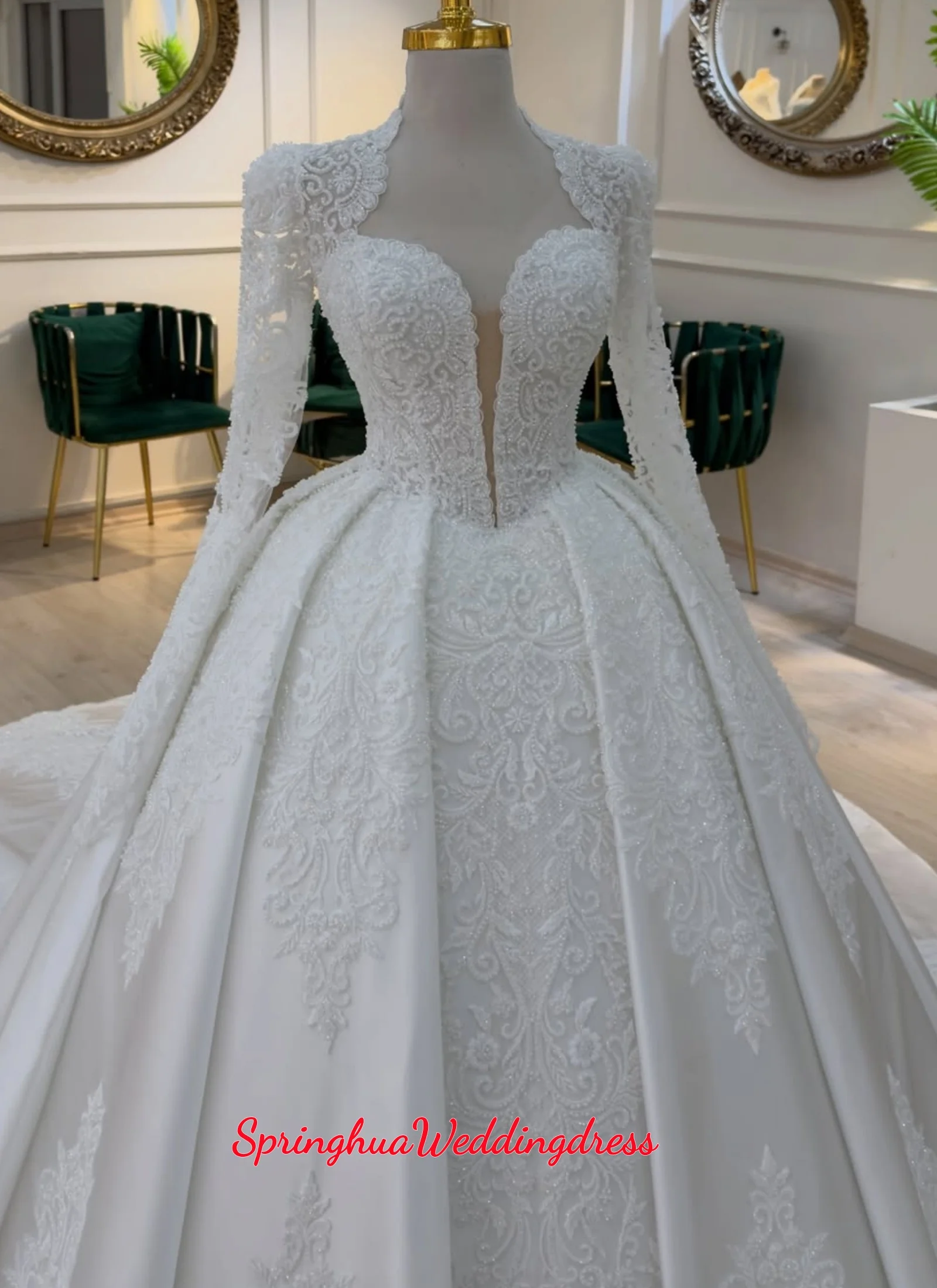 

Luxury Dubai Wedding Dress More Pearls Sequins Bridal Ball Gowns V Neck Long Sleeves Vestidos De Novia Customized