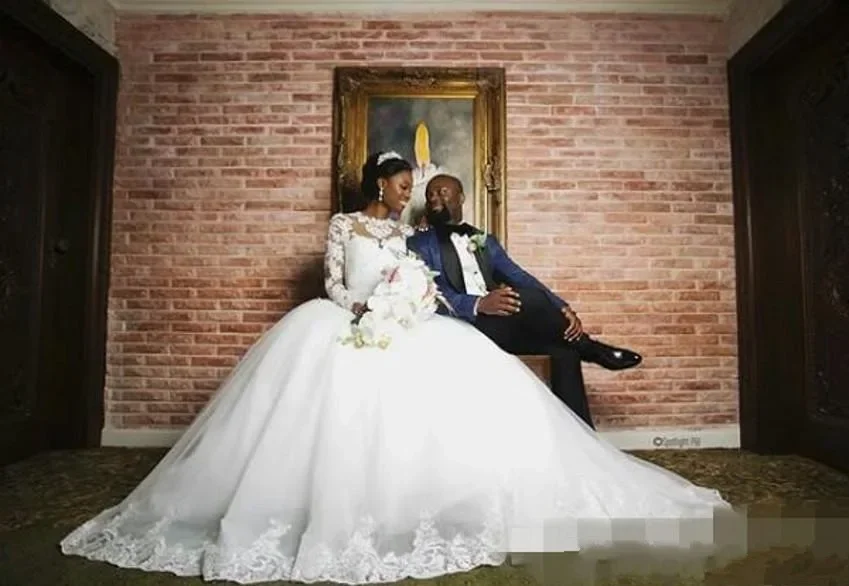 Customized  O-Neck Shinny Appliques Crystals  Wedding Dress Vestido De Casamento Long Sleeves African Country Bridal Gowns