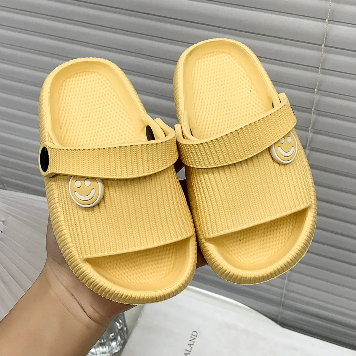 Kinderhausschuhe für den Heimgebrauch, Indoor-Badeschuhe, Jungen- und Mädchenhausschuhe für den Außenbereich, rutschfeste, weichsohlige Baby-EVA-Sandalen. – Detail 6