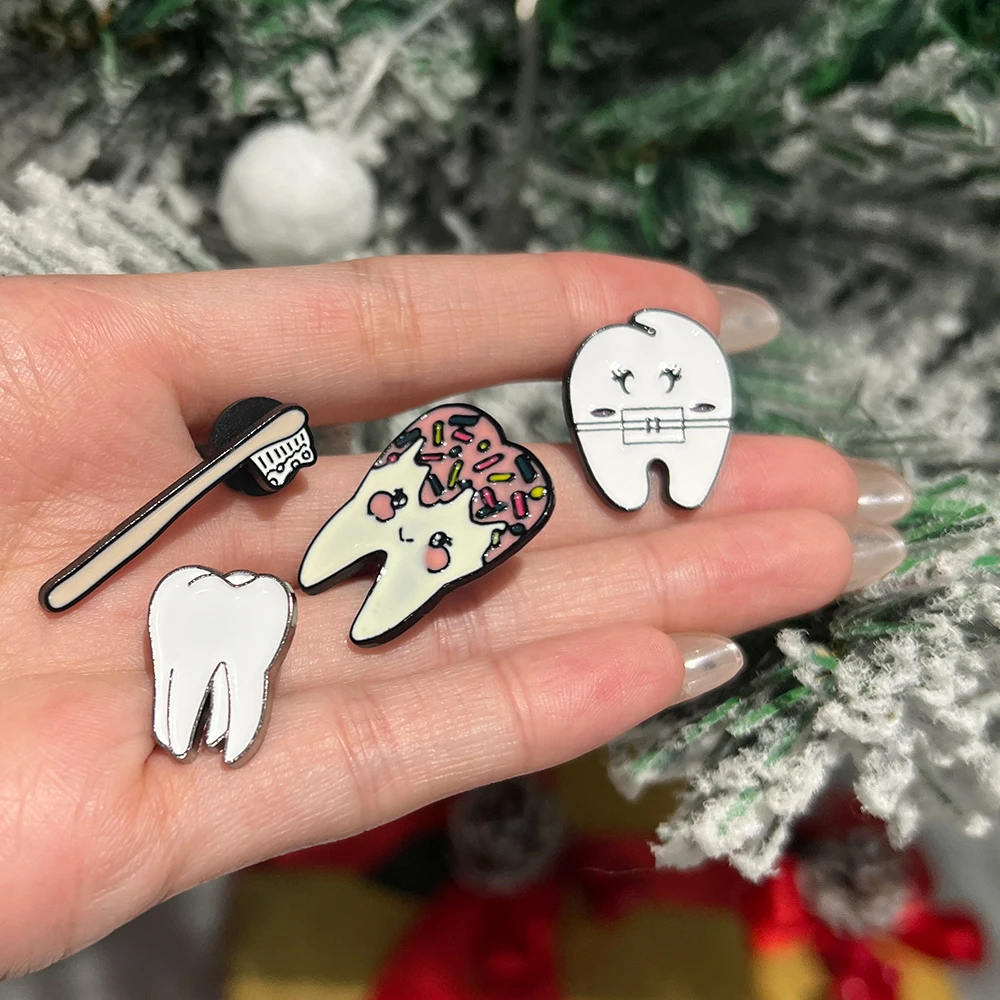 Cute Tooth Brooch Lovely Dental Teeth Brooch Toothbrush Metal Enamel Brooch Dentistry Badge Pin Trendy Gifts for Dentist Nurse