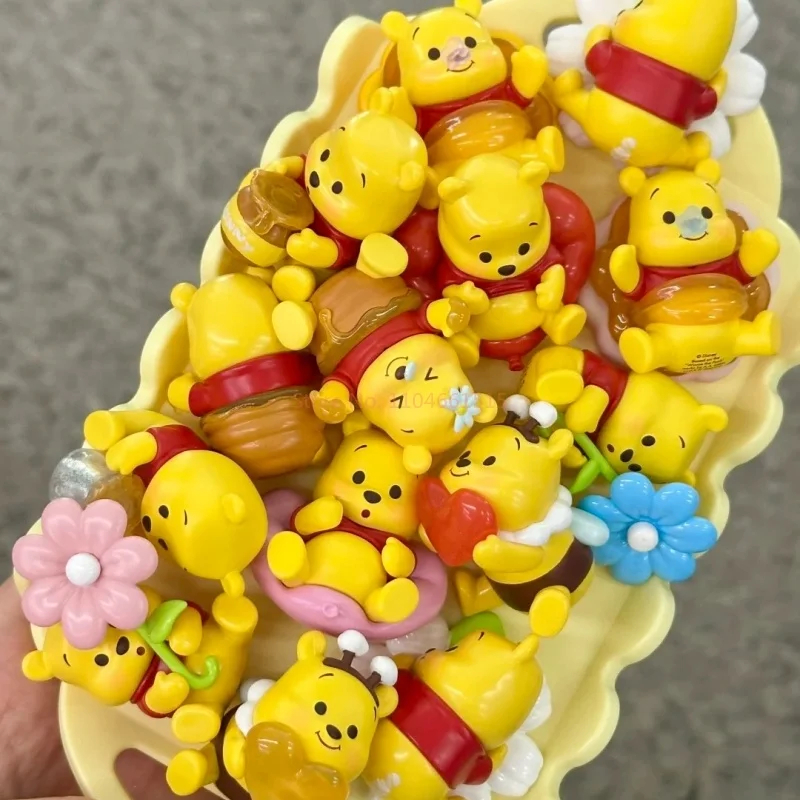 مجموعة ديزني الأصلية لشخصية ويني ذا بوه، تمثال بتصميم البحث عن العسل الحلو، صندوق مفاجآت فاخر، صندوق مفاجآت رائع للجمع