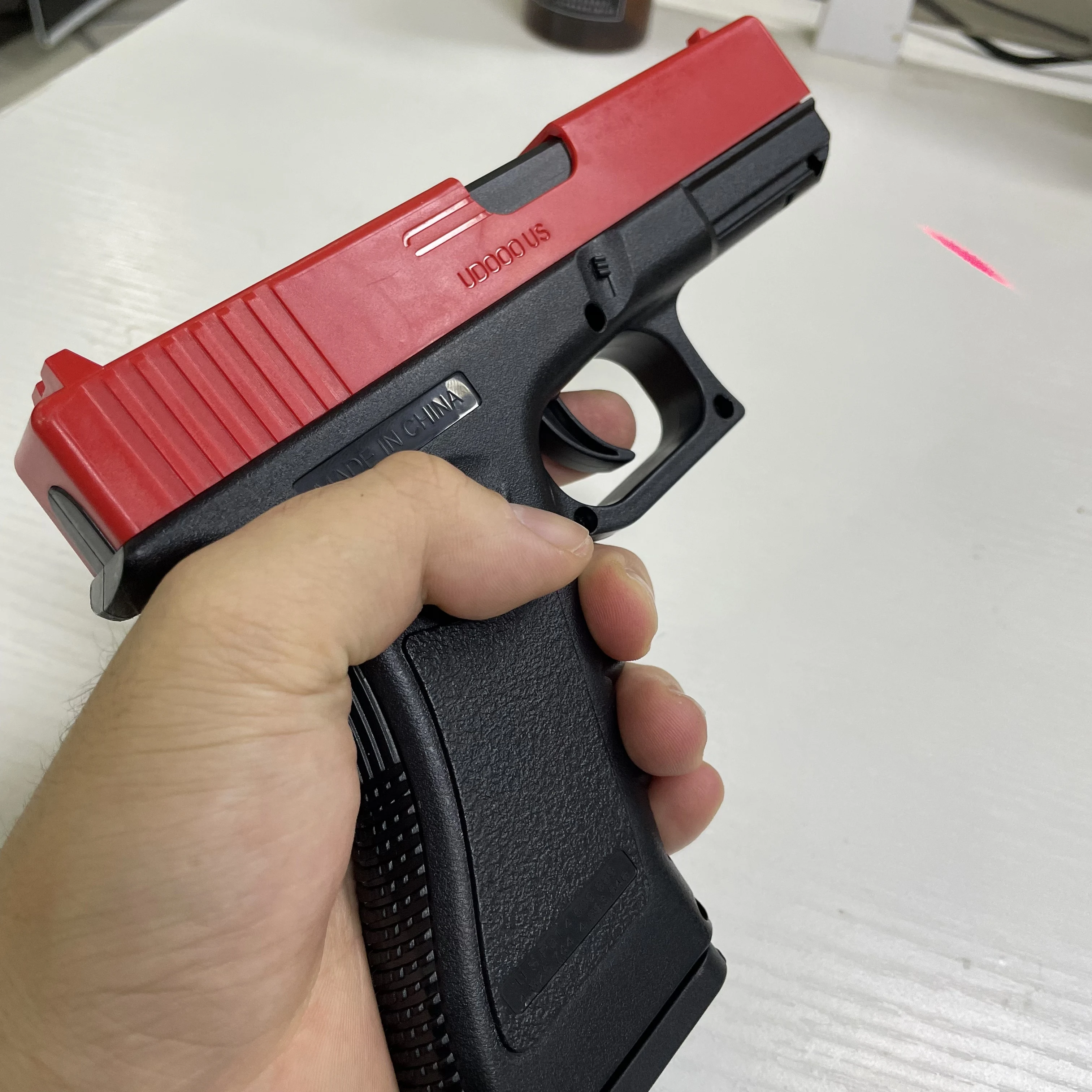 G17 Ciągłe rzucanie pancerza Desert Eagle Model pistoletu dla dzieci Chłopięcy pistolet Pusta komora Wiszące pociski 6-8 mm