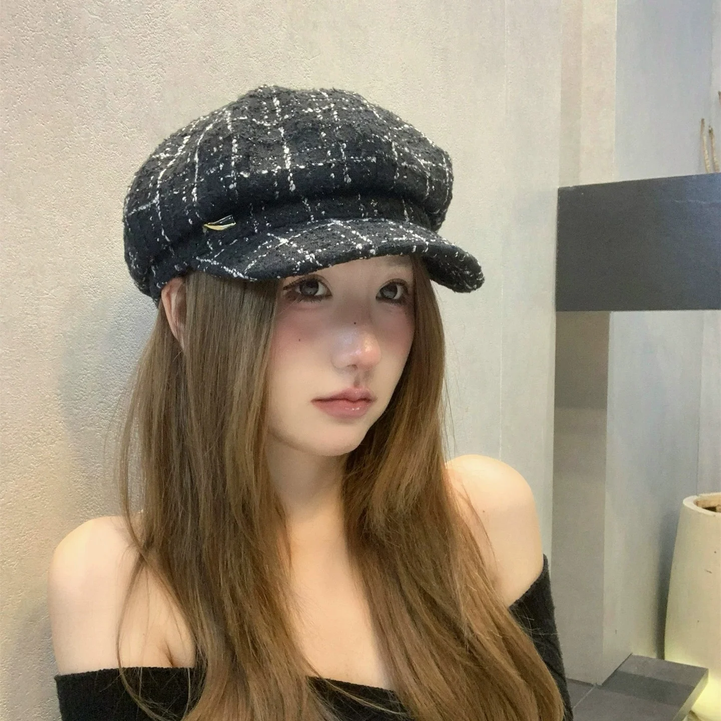 Women's Fashionable Octagonal Hat: Unique, Retro, Fall/Winter Checkered Artist's Hat—Warm and Cozy Beret for Outdoor Activities