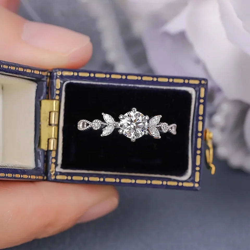 Women's Zhilan Lixiang Ring PT950 Platinum 1Ct Moissanite - Slim band flatters fingers, flower setting enhances stone