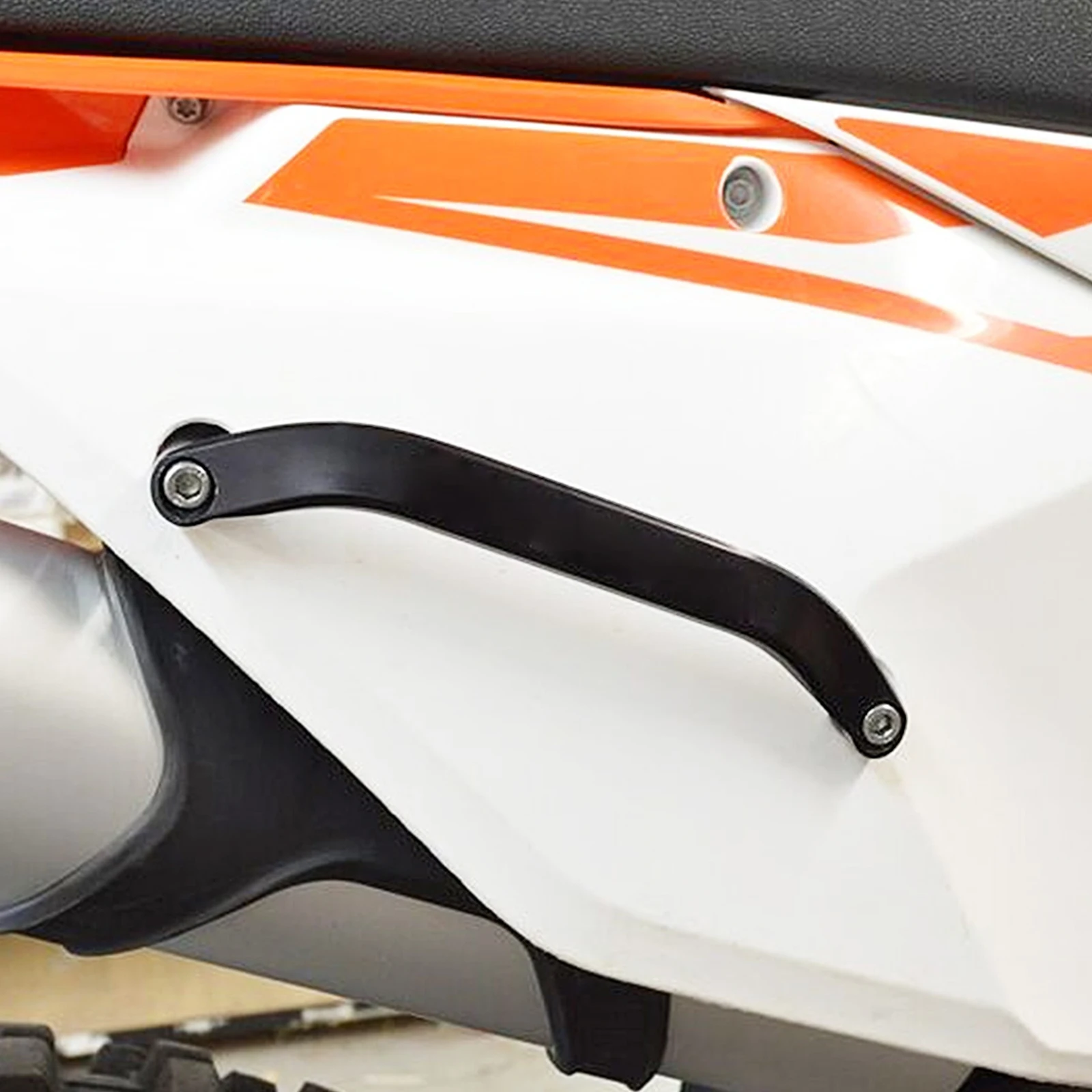 

For KTM EXC 300 EXC 250 EXCF 350 EXC 450 XCW 250 300 2017-2019 SX125 SXF 250 SXF 450 XC XCF 2016-2018 Rear Passenger Grab Handle