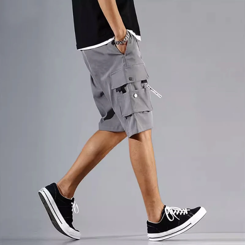 Workwear shorts for men in summer 2020, trendy outerwear for sports and leisure, cropped breeches with loose fit, and cropped sh