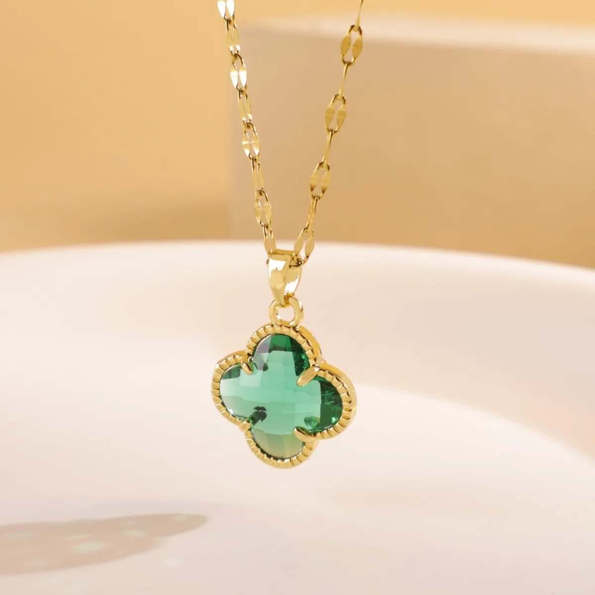 1Pc Women's Four-Leaf Flower Crystal Pendant Necklace, High-End Luxury Ins Series, Suitable For Banquets And Weddings