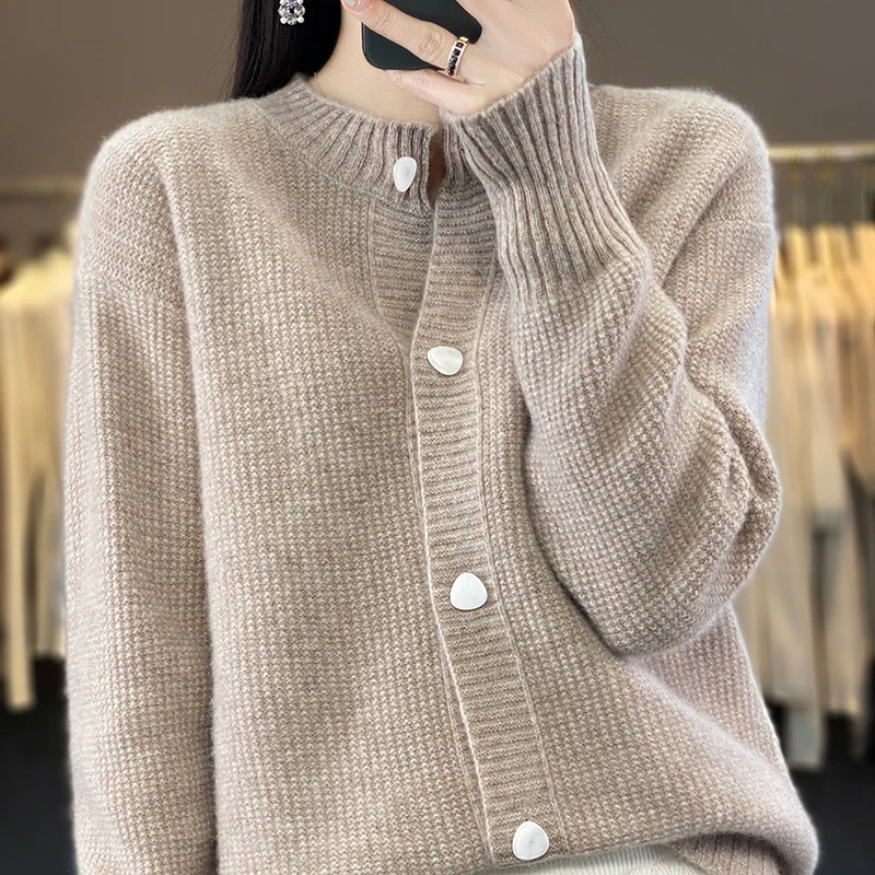 New autumn and winter sweater cardigan jacket women\'s fashion Joker wear solid color knitted tops tide.