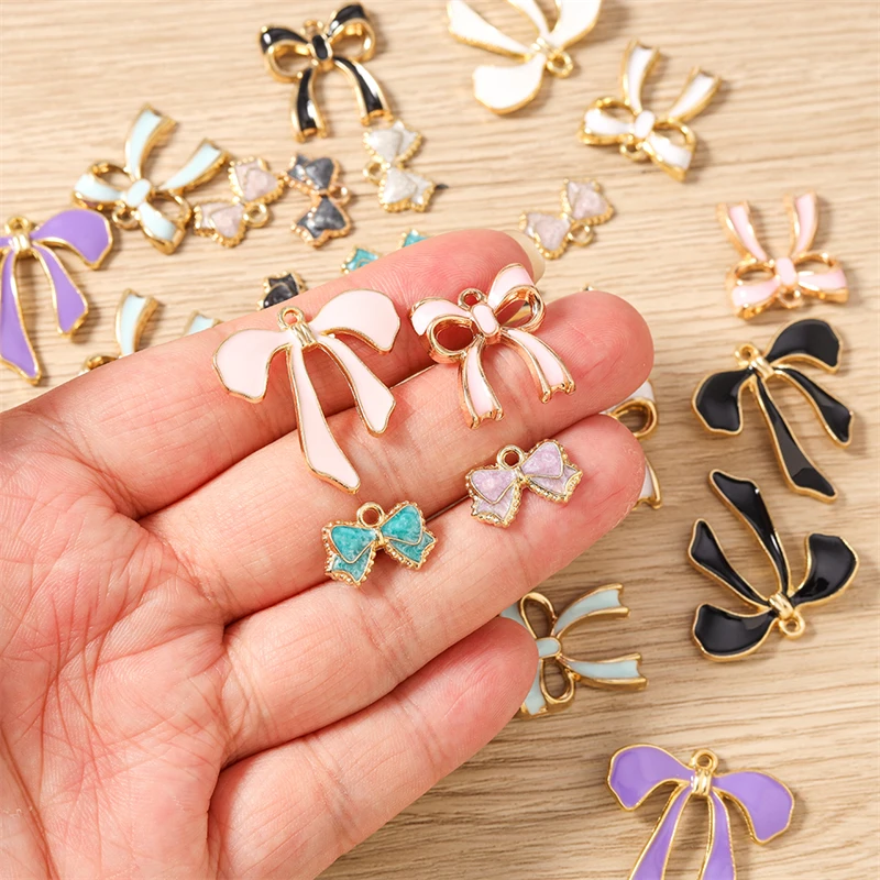 10 Stück niedliche, bunte Emaille-Schleifen-Anhänger zum Basteln von Ohrringen, Halsketten, Armbändern, DIY-Bastelarbeiten und Schmuckzubehör – Detail 1