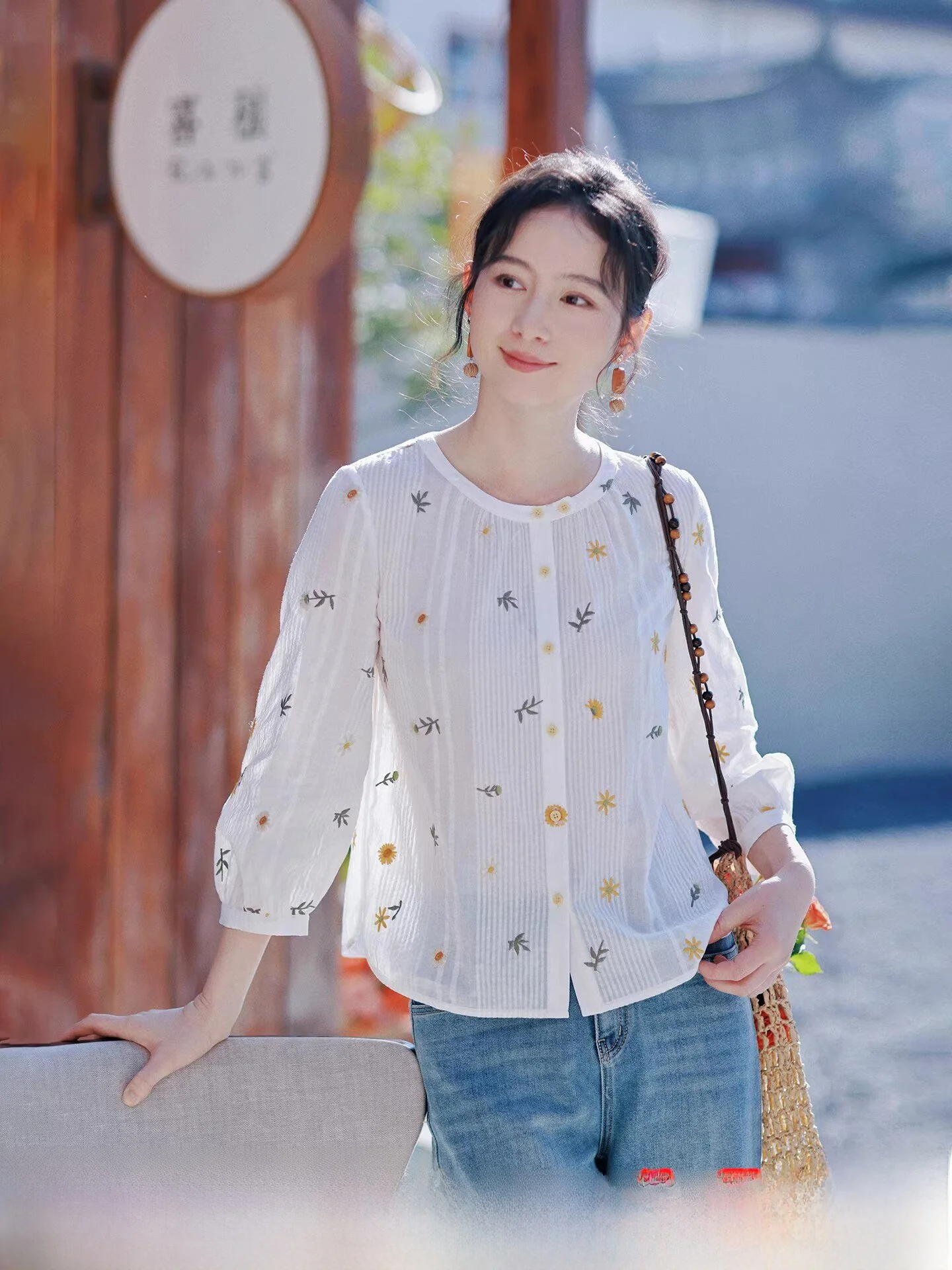 

Красная художественная вышитая женская блузка с круглым вырезом и длинным рукавом, свободного кроя, весна 2026, новая модель, повседневная, дышащая, из хлопка...