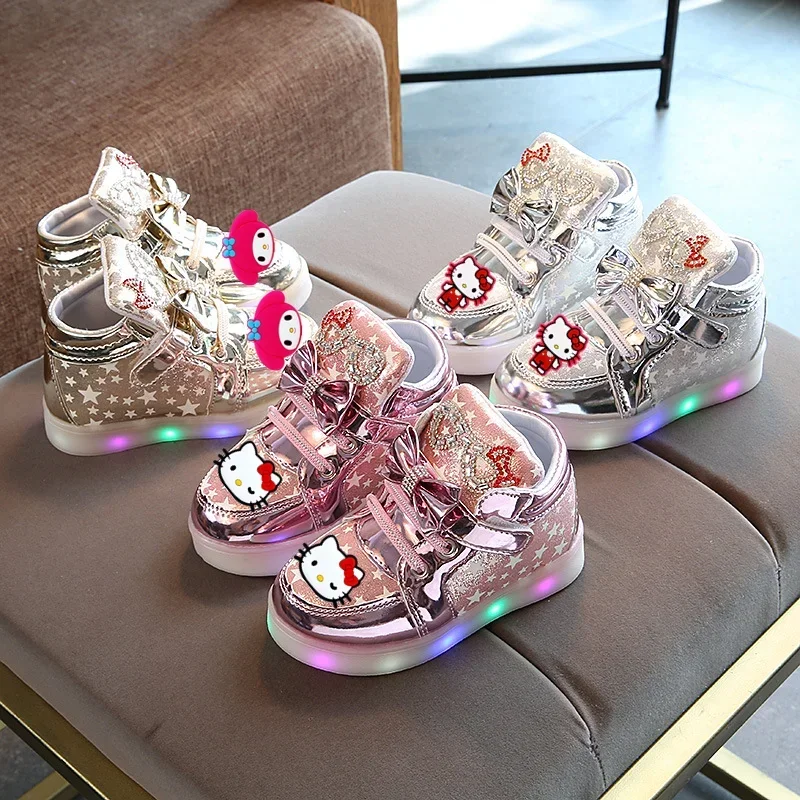 Sanrio 2021 Frühling Herbst neue Hallo Kitty Blinklichter Mädchen Freizeit schuhe führte Melodie Turnschuhe Jungen Mädchen Schuhe Turnschuhe