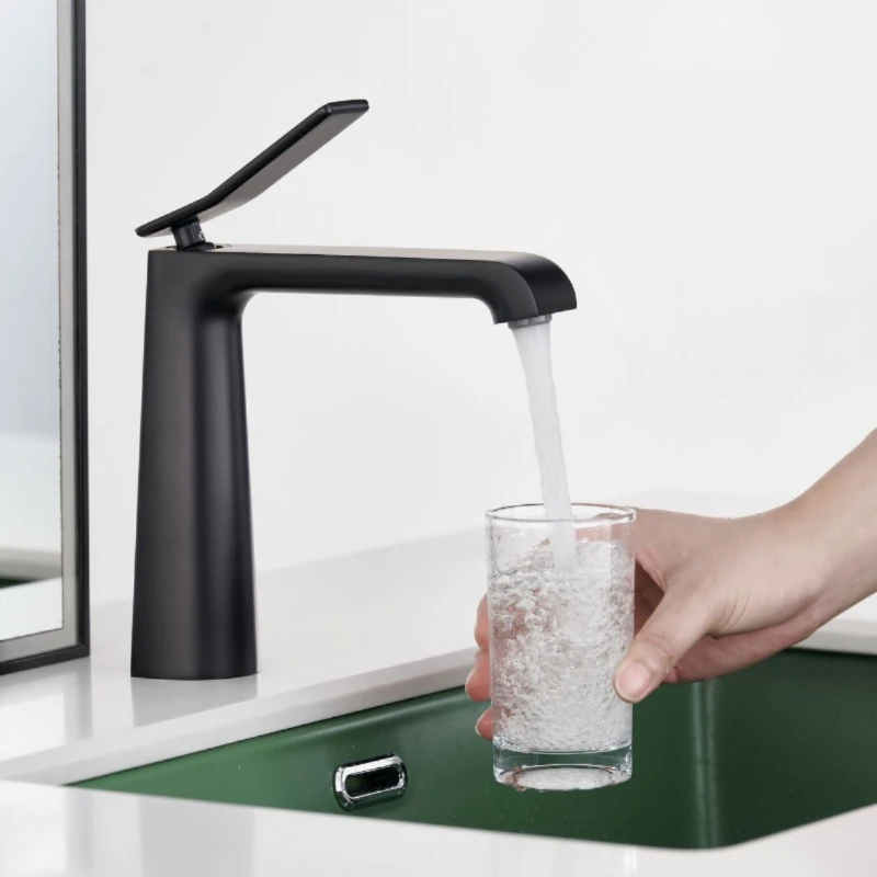 Modern All Copper Single Hole Bathroom Washbasin Faucet with Bubble Outflow for Kitchen Sink Hot And Cold Water Tap