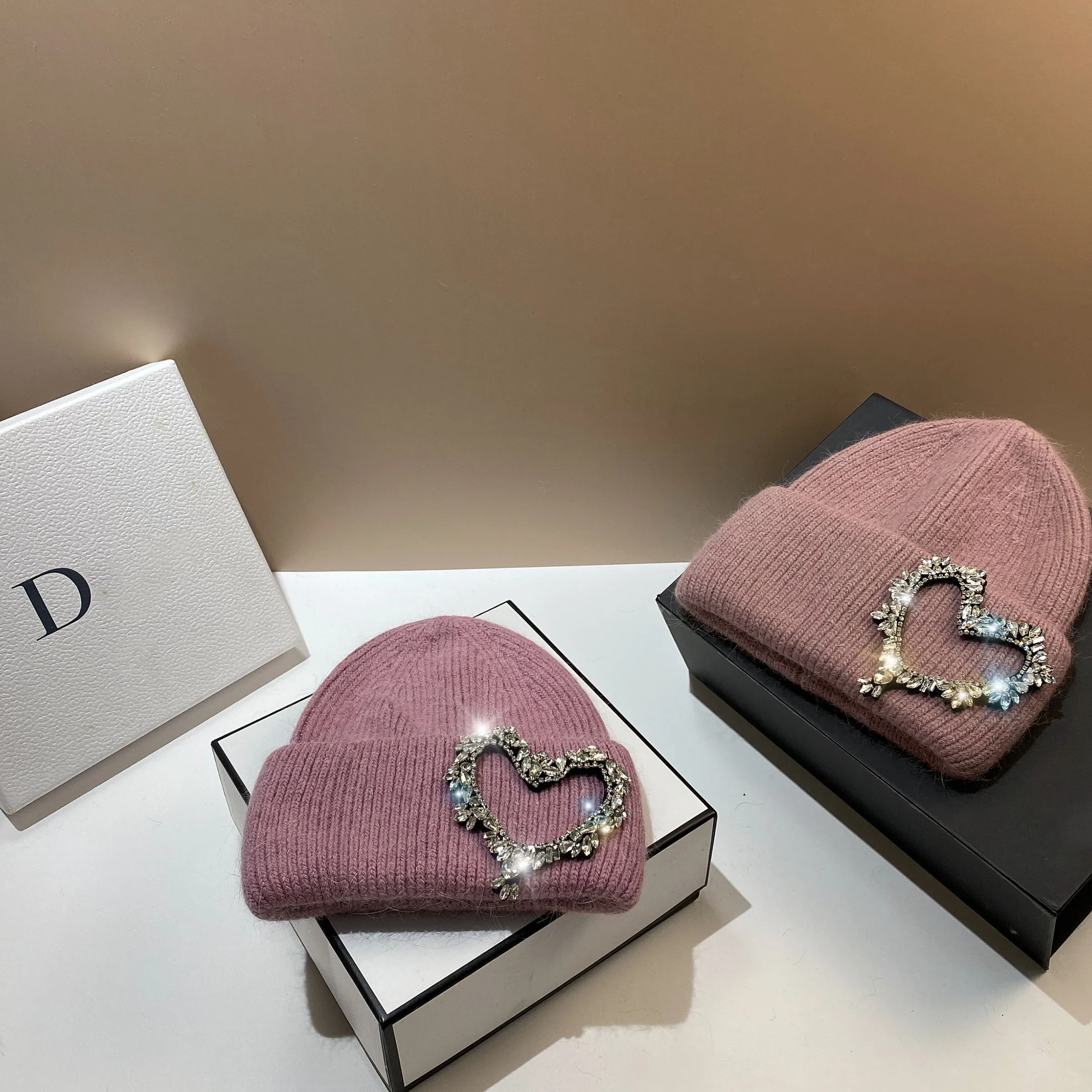 【Rabbit Hair】Winter outdoor warm knitted hat fashion small fragrance hand-stitched diamond love pullover hat ladies elegant wool