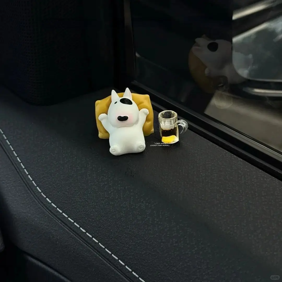 Ornament Accessories Modern Interior Cute Dashboard Statue with Relaxed Posture Decoration