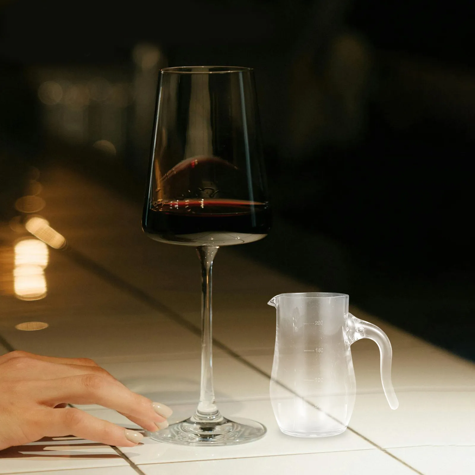 200 Ml Crystal-Look Acrylic Wine Dispenser with Handle Transparent Measuring Scale Decanter for Bar Restaurant Hotel Wine