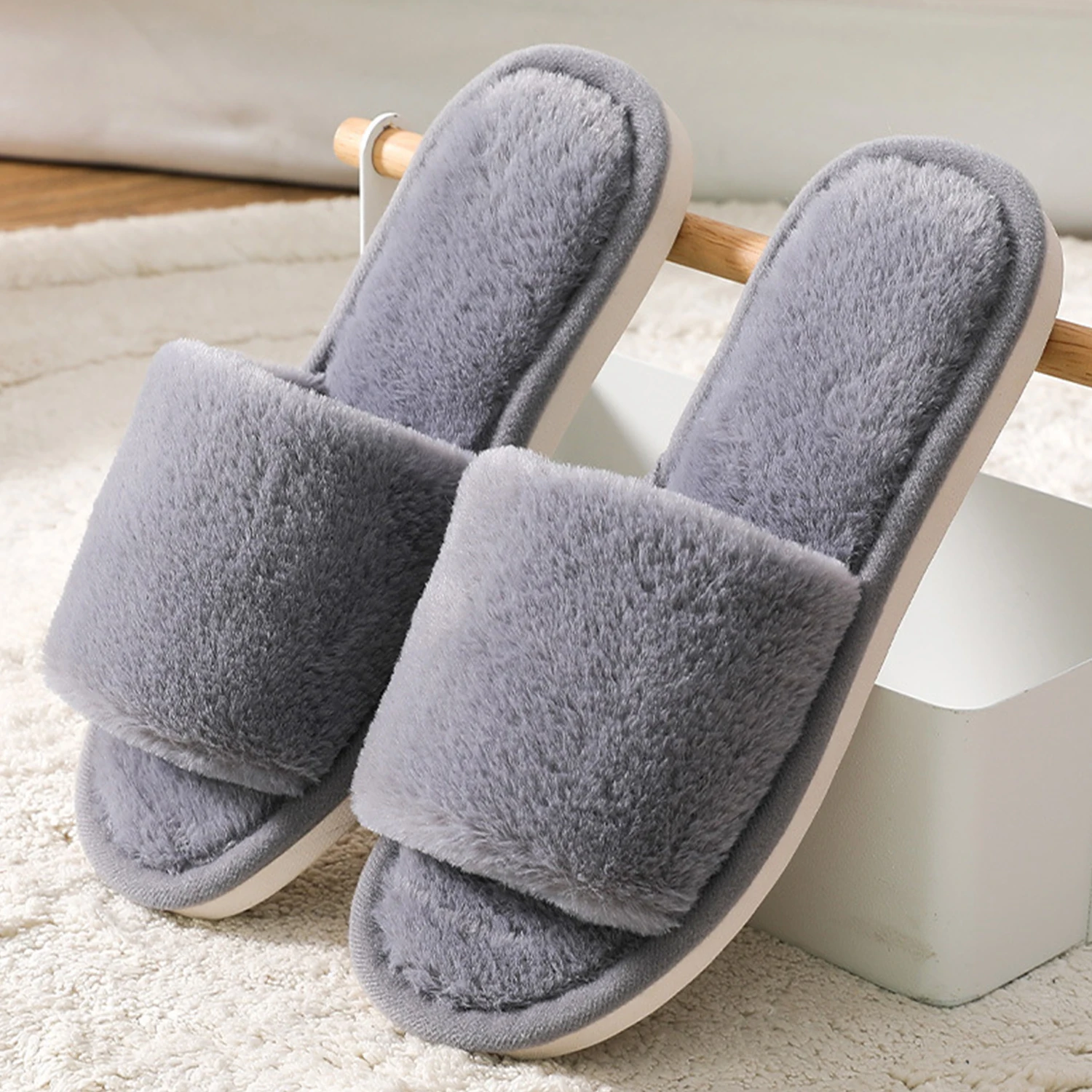 

1 Pair Women Slippers New Fashion Plush Shallow Mouth Indoor Outdoor Flip-flop Casual Bedroom Solid Color Slides Flat Shoes