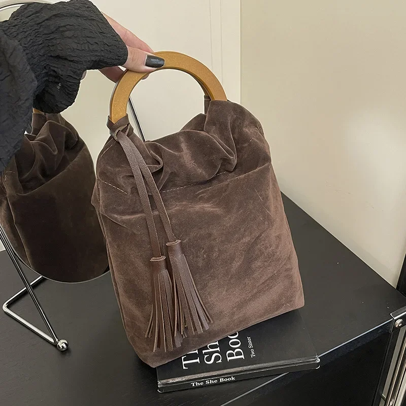 

2025 New Fashion Autumn Winter Tassel Pendant Decor Handbag Women's High End Retro Western Style Bamboo Knot Handheld Bag