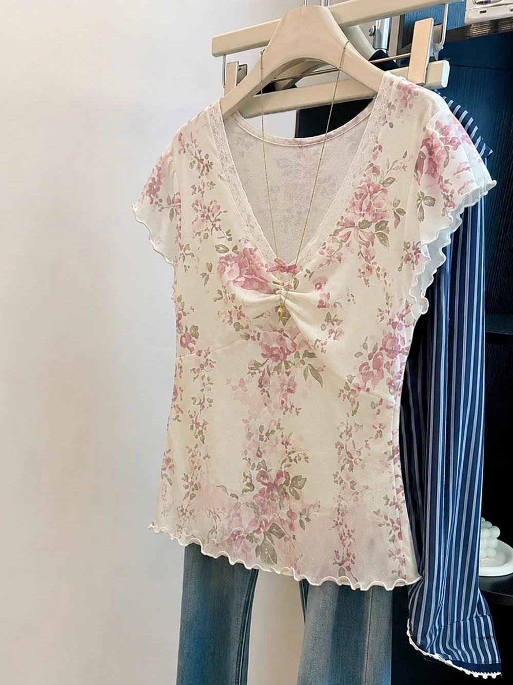 Elegant Floral Print V-Neck T-Shirt with Ruffle Sleeves And Knot Detail Versatile Slimming Top for Women Summer Fashion