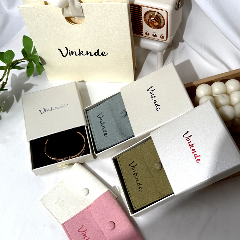 

24 комплекта персонализированных подарков, бежевая бумага, слайд для рисования, шкатулки для драгоценностей с микрофикером, сумки на пуговицах, серьги, кольца, свадебные сувениры