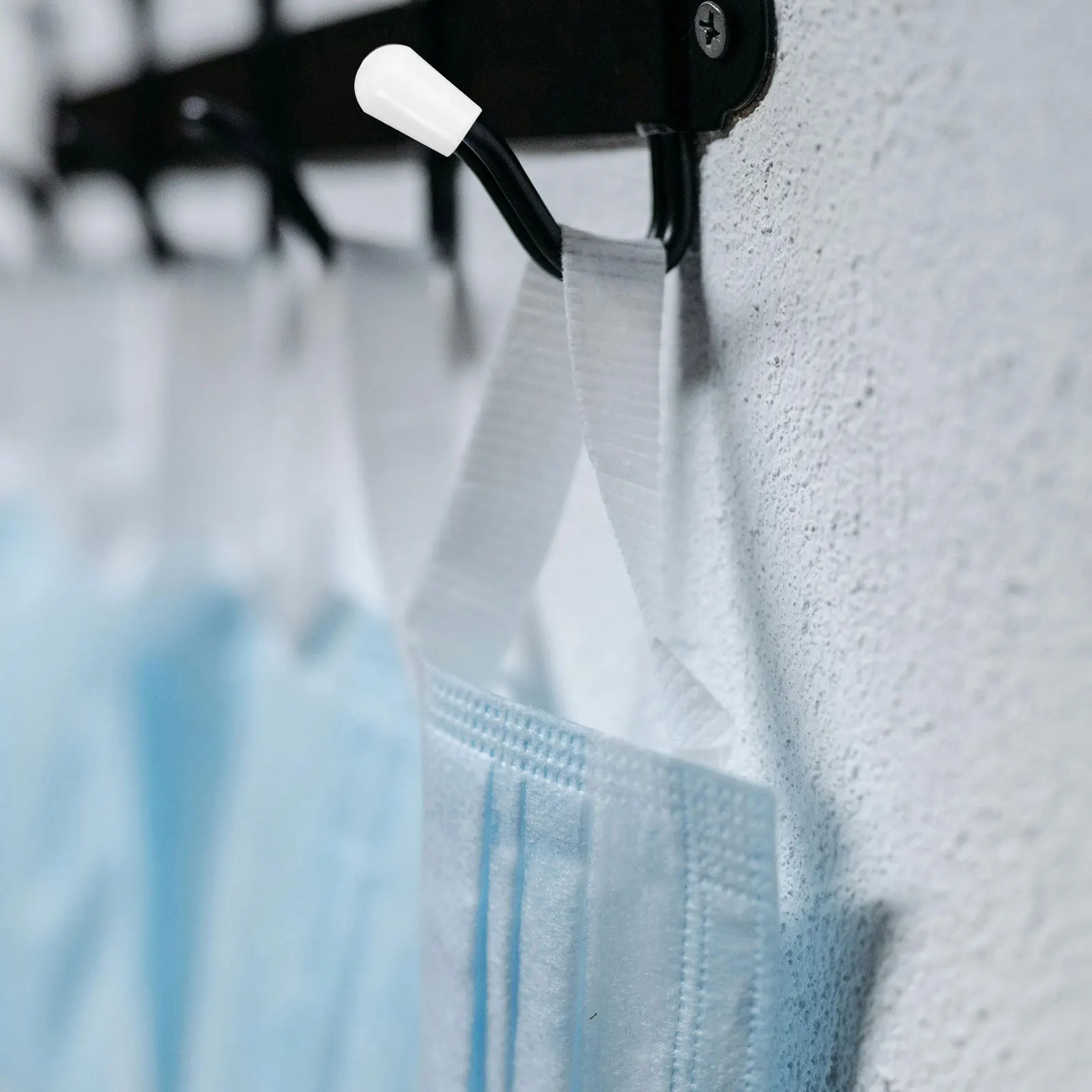 

100 White Protectors 4mm PVC Prong Rack Wire Screw Cover Tip Coating Anti Scratch Hook Accessories Screw Cover Hanger Caps