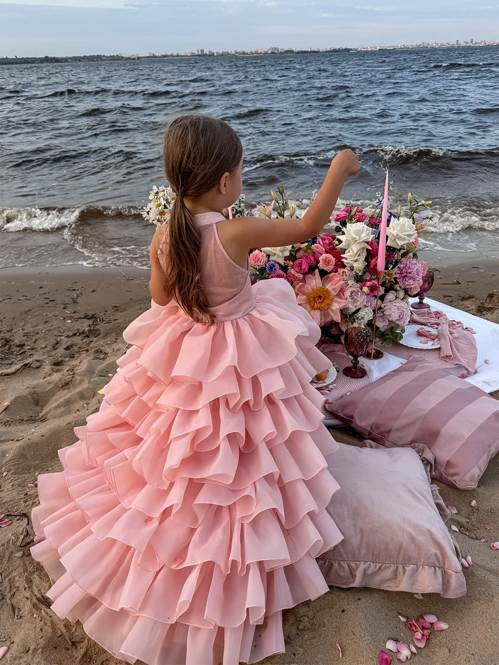 Prinses bloemenmeisjesjurk voor bruiloft lichtroze gelaagde ruches mouwloos kind eerste eucharistische verjaardagsfeestjurk